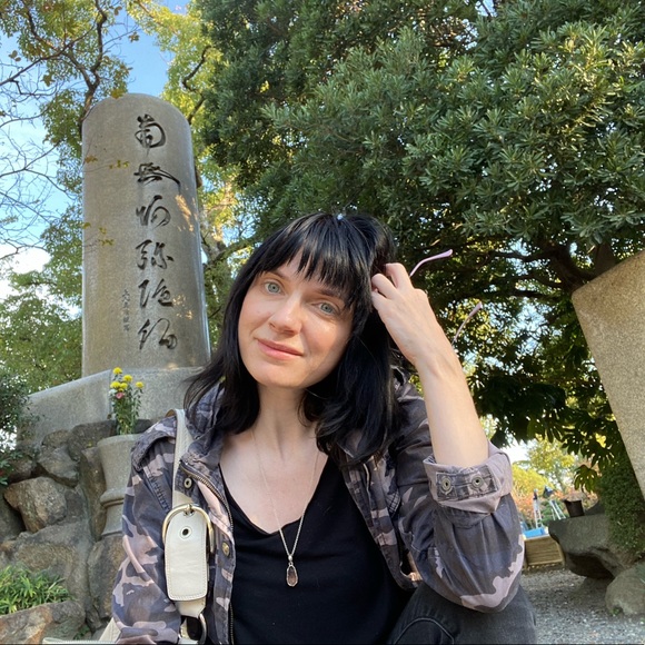 Meet your Posher, Melissa - Picture 3 of 3